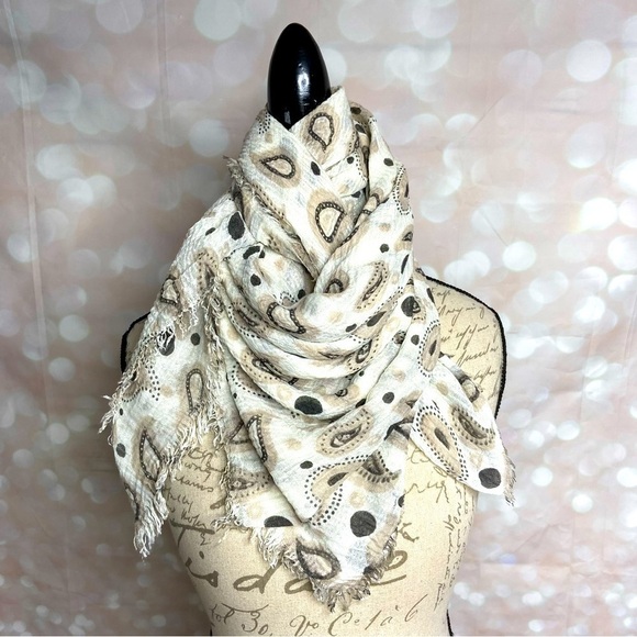 OVERSIZED Paisley Print Scarf With Fringe - Picture 1 of 5